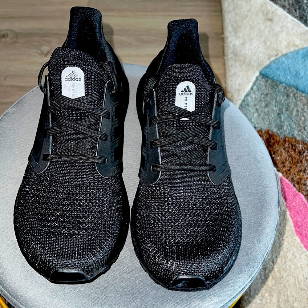 🖤Adidas 🖤 UltraBoost🖤size 6